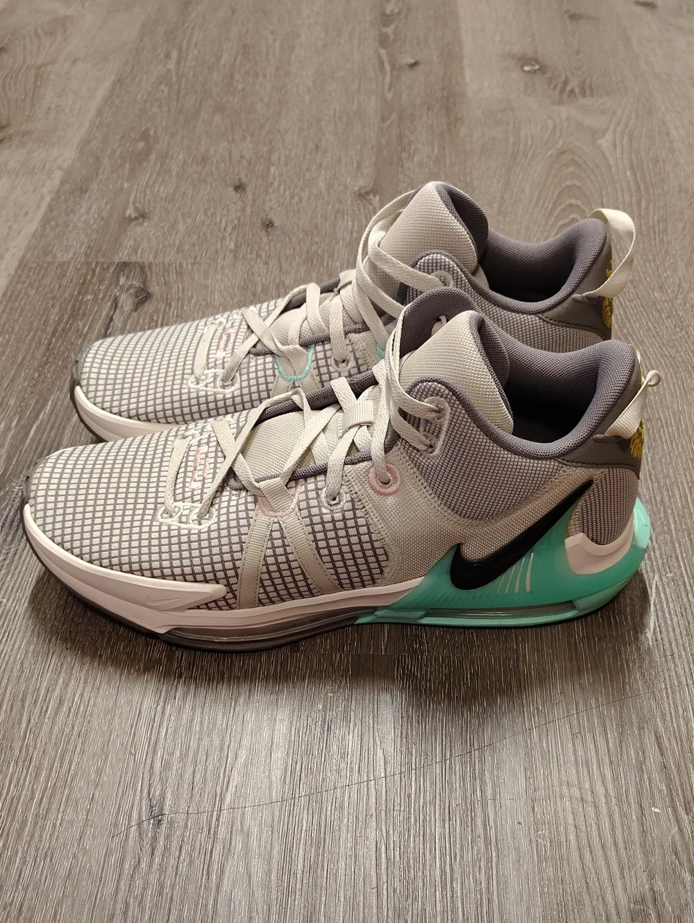 LeBron Witness 7 - Flat Pewter Mint Sz 13